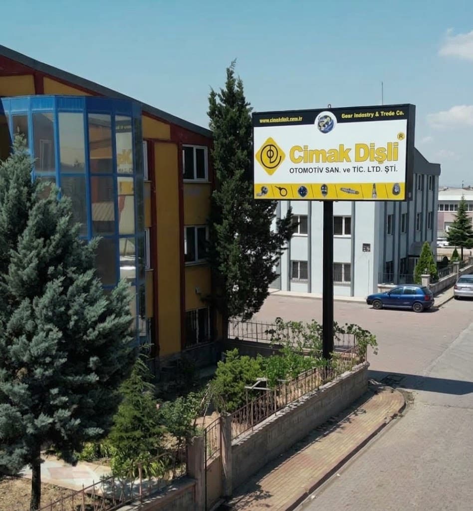 Cimak Dişli binası ve önündeki firma tabelası